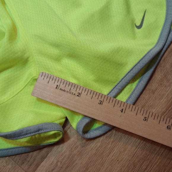 Nike Shorts Womens Sz Small Green Dri Fit Active Running Athletic Lined Swoosh - Picture 9 of 10